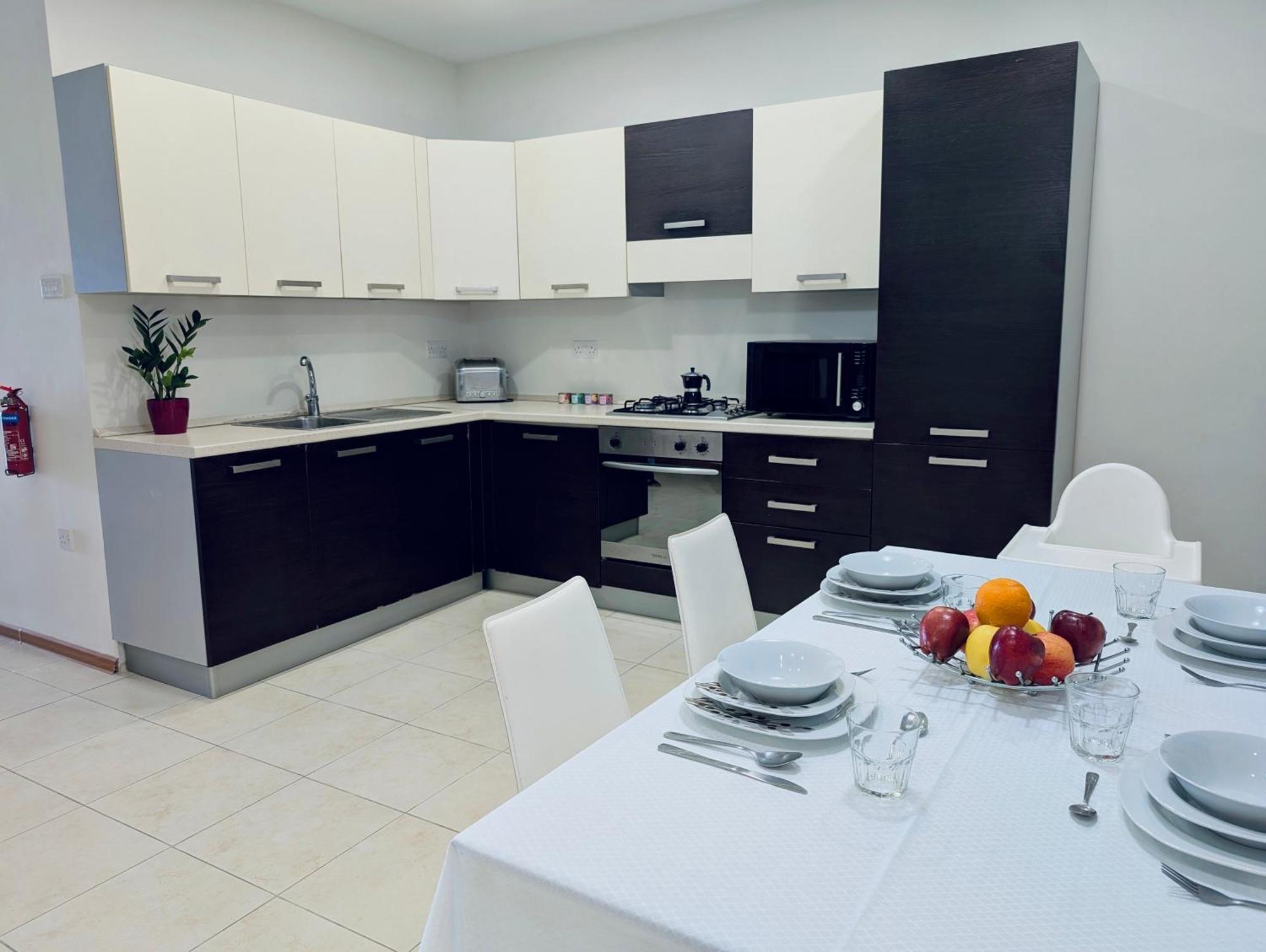 Appartement Sunset Haven Manikata - Walking Distance To Golden Bay Extérieur photo